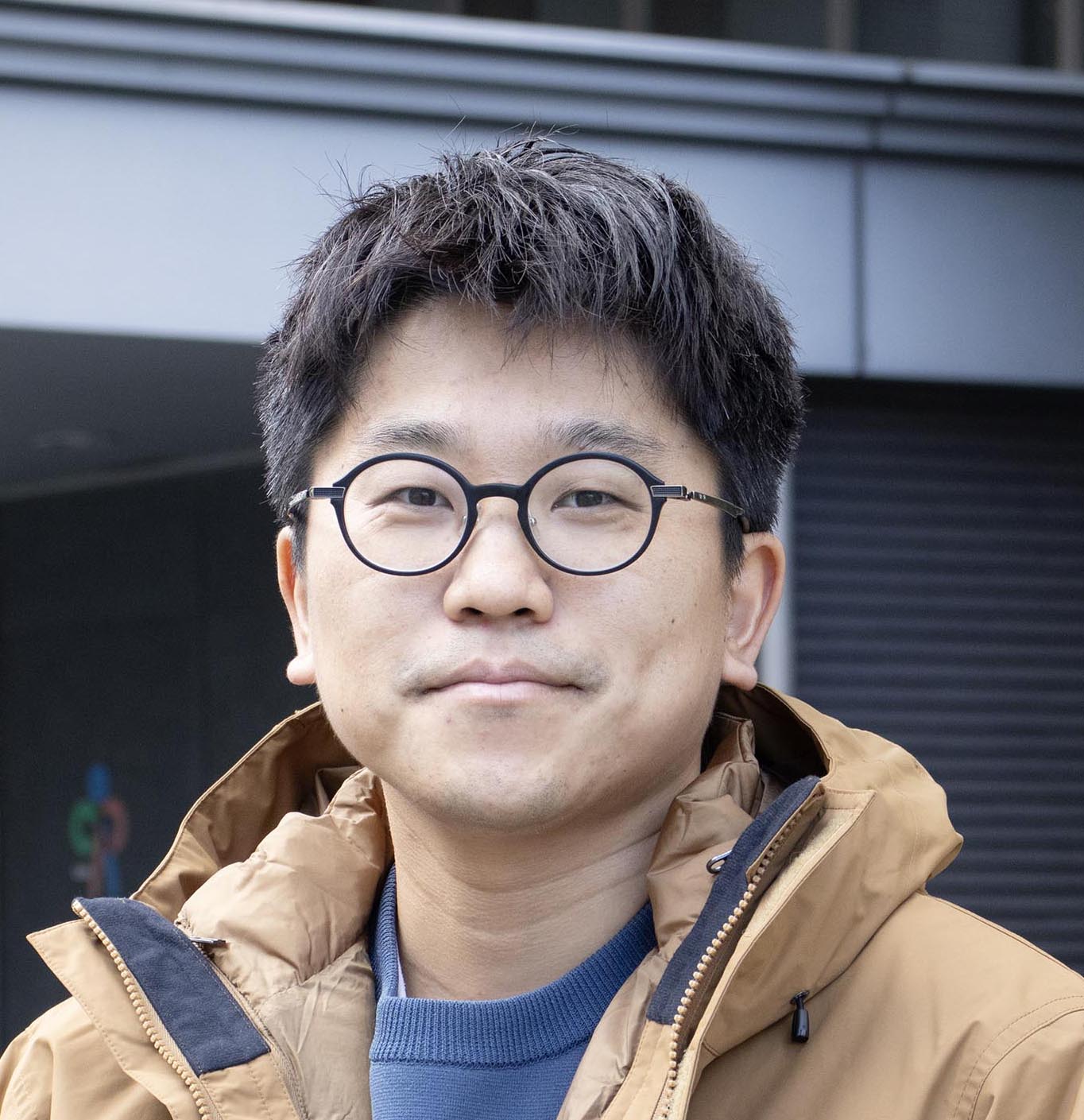 下林 俊典